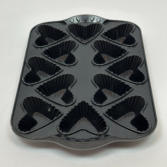 Nordic Ware Heart Tartlette Pan 12-Cup Heavy Cast Aluminum Nonstick NEW - Picture 7 of 12